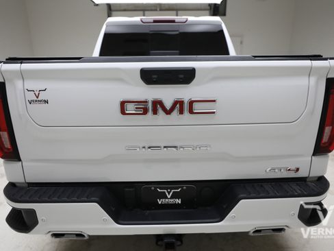 Used 2024 GMC Sierra 1500 AT4 w/ AT4 Premium Package AWD/4WD image 4