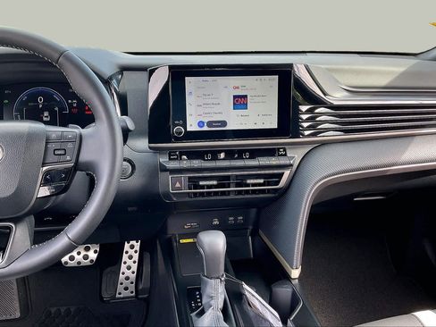 Used 2026 Toyota Camry Hybrid w/ Convenience Package FWD image 7