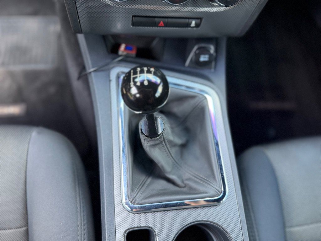 Used 2014 Dodge Challenger R/T RWD image 12