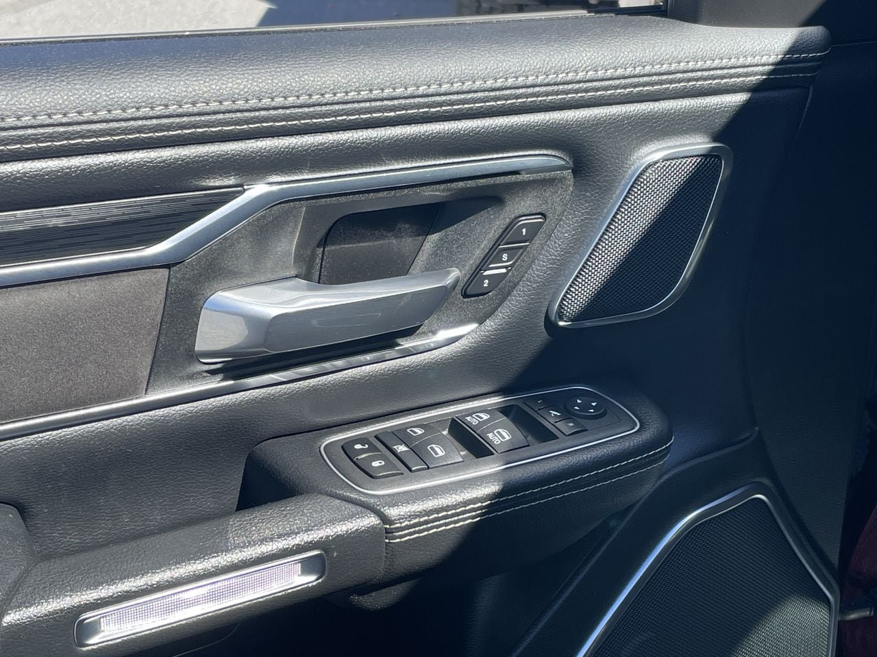 Used 2024 RAM 1500 Laramie AWD/4WD image 29