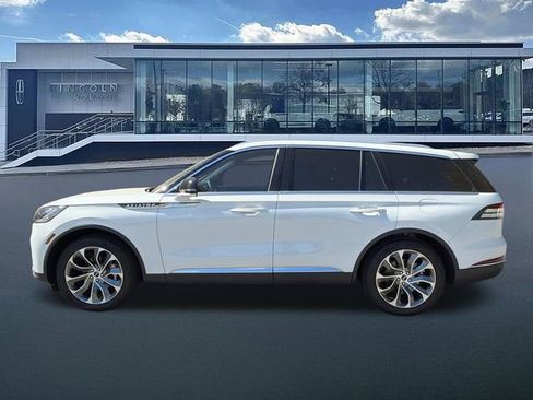 New 2025 Lincoln Aviator Reserve w/ Luxury Package RWD image 4
