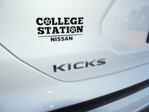 New 2025 Nissan Kicks Play S image 12