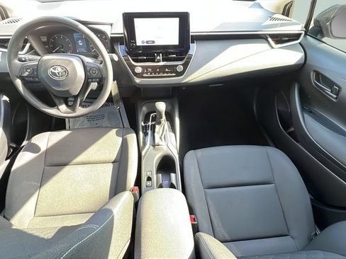 Used 2025 Toyota Corolla LE FWD image 10