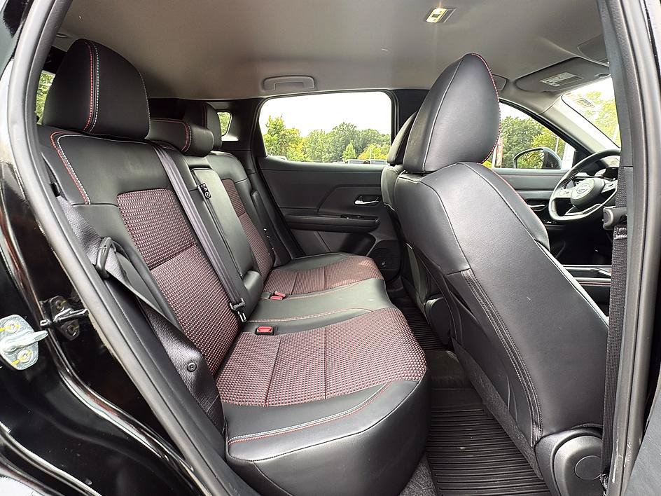 Certified 2026 Nissan Kicks SR FWD image 23