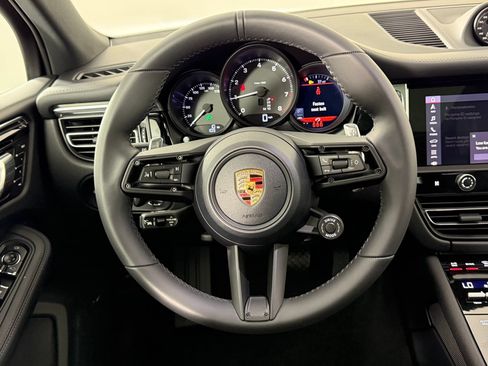Certified 2026 Porsche Macan AWD/4WD image 11