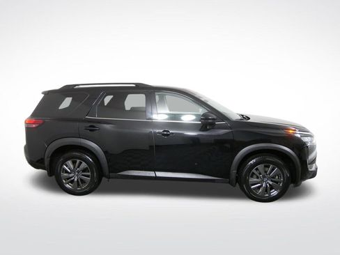 Used 2024 Nissan Pathfinder SV AWD/4WD image 2