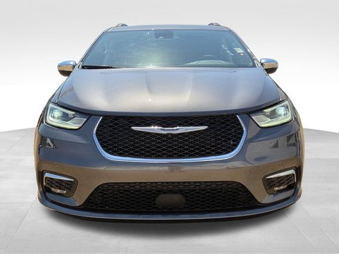 Used 2023 Chrysler Pacifica Limited FWD image 3