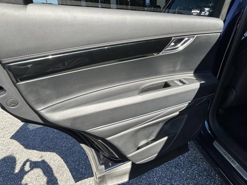 Used 2025 Genesis GV80 2.5T Standard AWD/4WD image 23