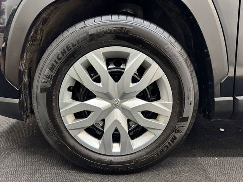 Used 2024 Toyota Corolla Cross L FWD image 12