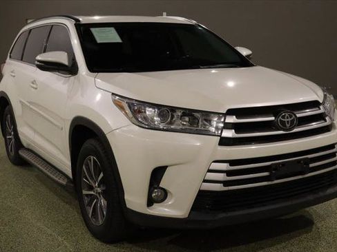Used 2017 Toyota Highlander XLE image 1