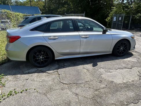 Used 2022 Honda Civic Sport image 2