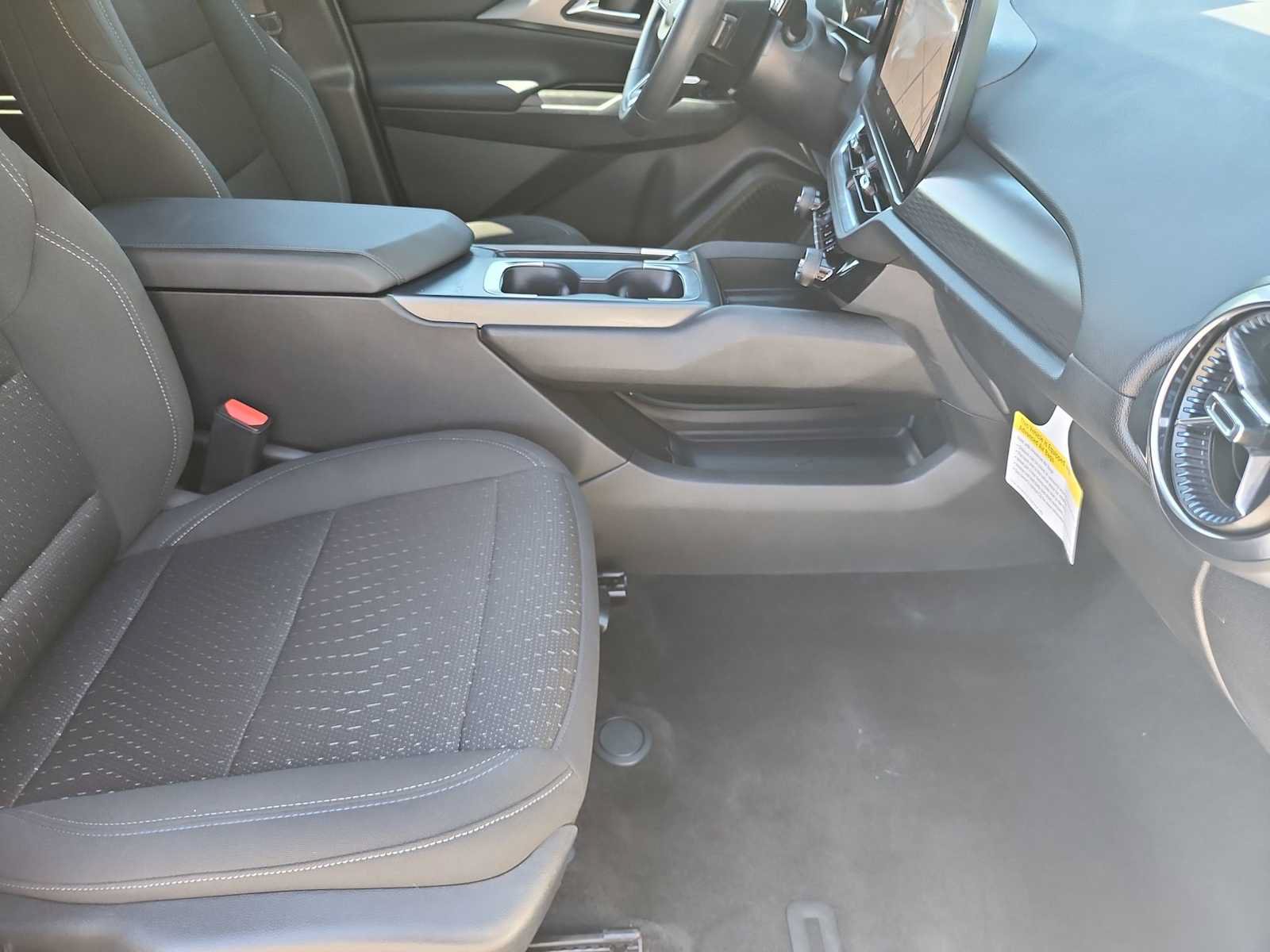 Used 2025 Chevrolet Equinox EV LT FWD image 16