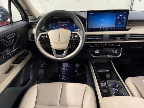 New 2026 Lincoln Corsair Reserve image 8