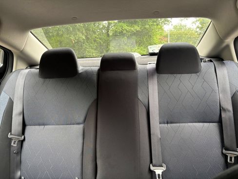 Used 2025 Nissan Versa SV FWD image 36