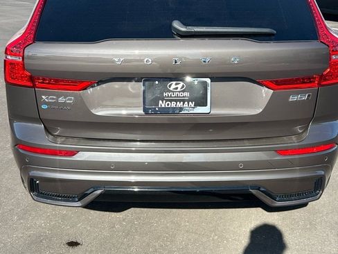 Used 2022 Volvo XC60 B5 R-Design image 9