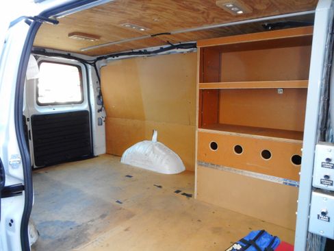 Used 2015 Chevrolet Express 3500 RWD 3500 6.0 V8 Cargo Van 1 Ow image 20