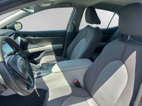 Used 2020 Toyota Camry LE FWD image 11