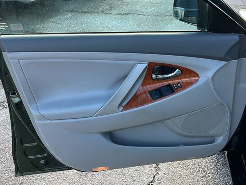 Used 2010 Toyota Camry XLE image 9