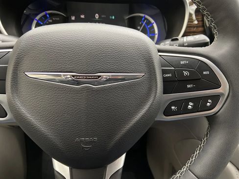 Used 2023 Chrysler Pacifica Limited FWD image 16