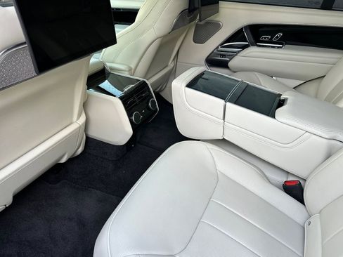 Used 2024 Land Rover Range Rover Long Wheelbase Autobiography image 26