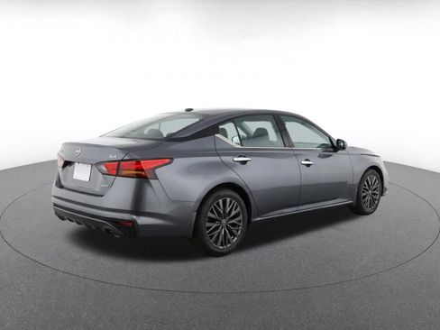 Used 2025 Nissan Altima 2.5 SV FWD image 9