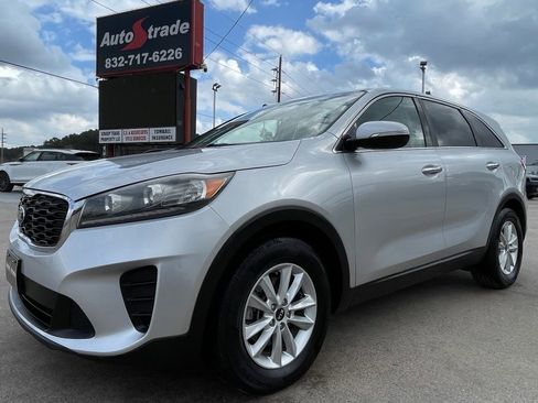 Used 2019 Kia Sorento LX image 4