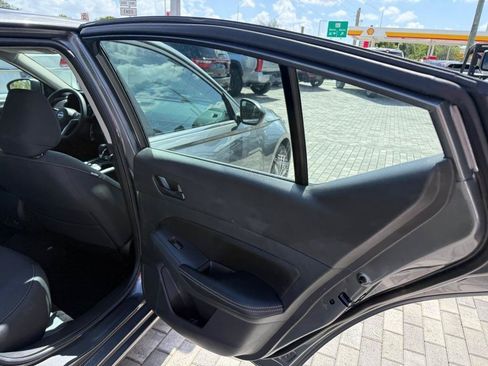 Used 2025 Nissan Altima 2.5 SV FWD image 36