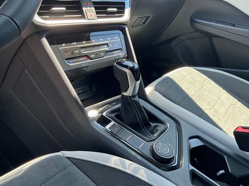 New 2025 Volkswagen Taos SE image 18