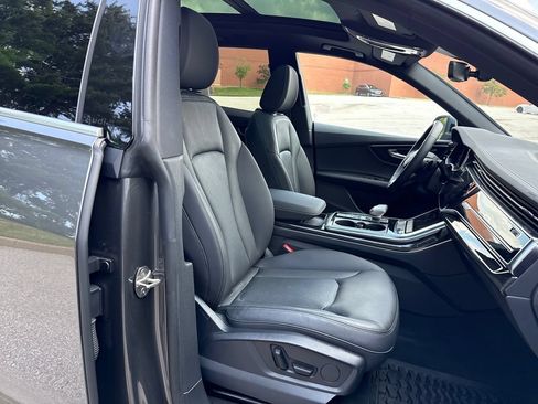 Used 2025 Audi Q8 Premium w/ Convenience Package AWD/4WD image 29
