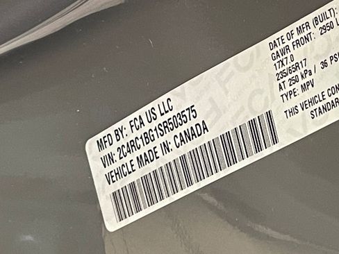 Used 2025 Chrysler Pacifica Select image 31