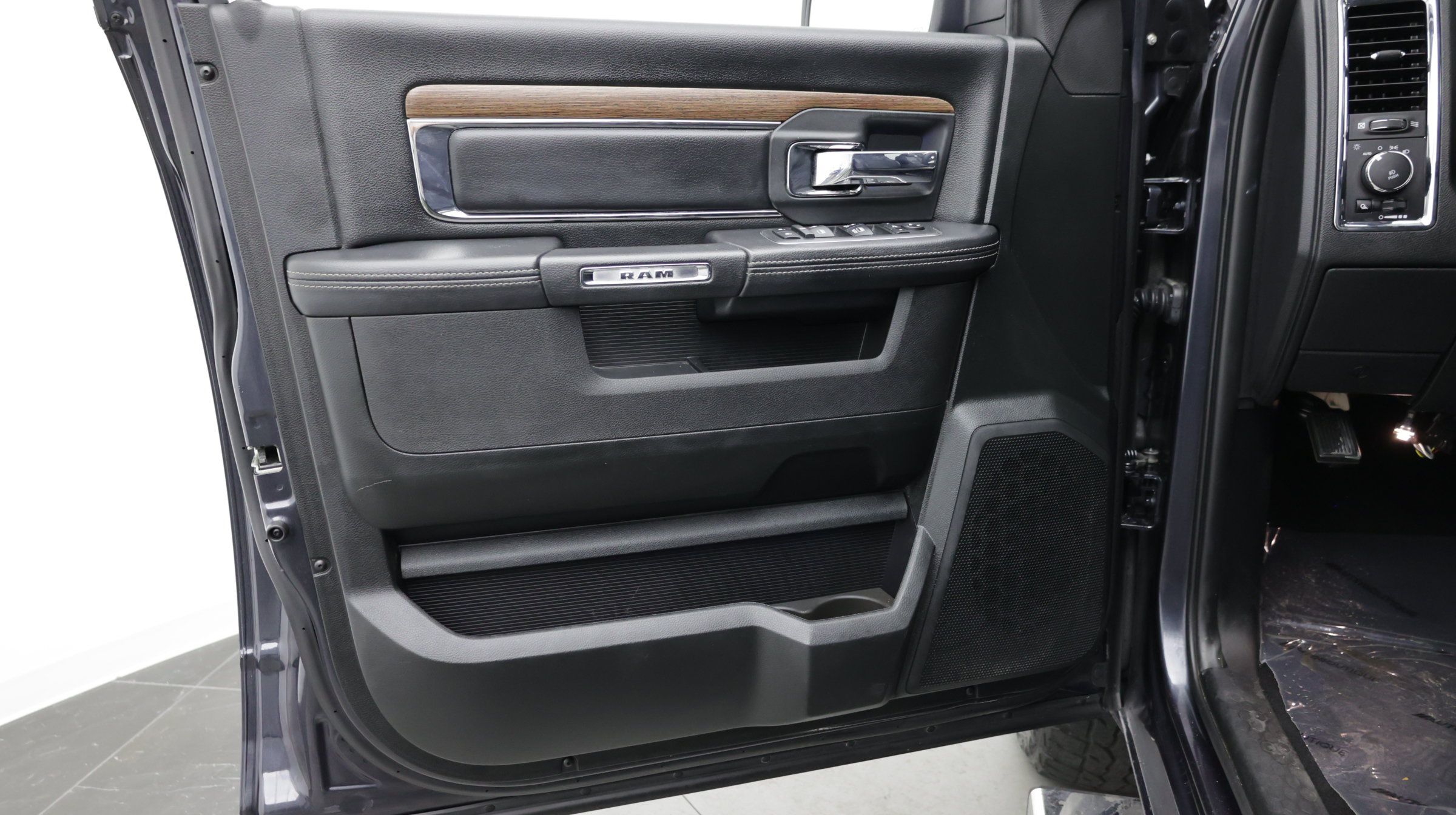 Used 2017 RAM 1500 Laramie w/ Convenience Group AWD/4WD image 15