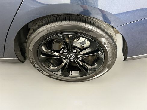 Used 2025 Honda Accord SE image 11