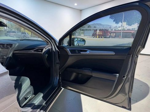 Used 2019 Ford Fusion SE FWD image 23