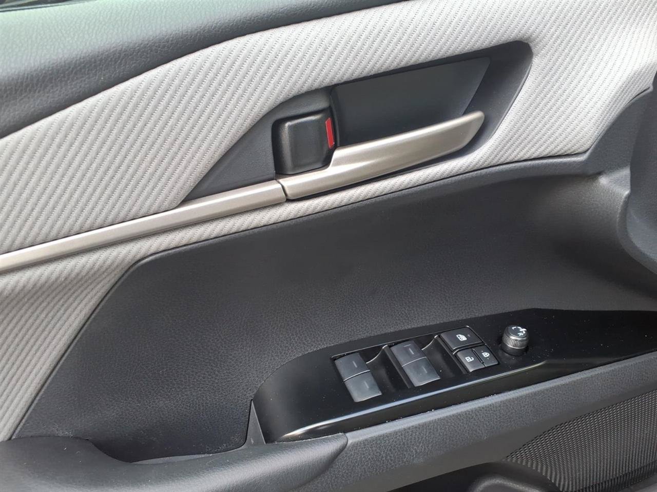 Used 2026 Toyota Camry SE w/ Convenience Package FWD image 6