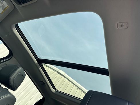 Used 2024 Toyota Tundra Limited AWD/4WD image 33