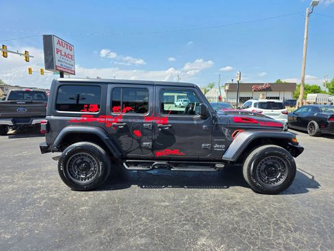Used 2019 Jeep Wrangler Unlimited Sahara w/ Safety Group AWD/4WD image 27