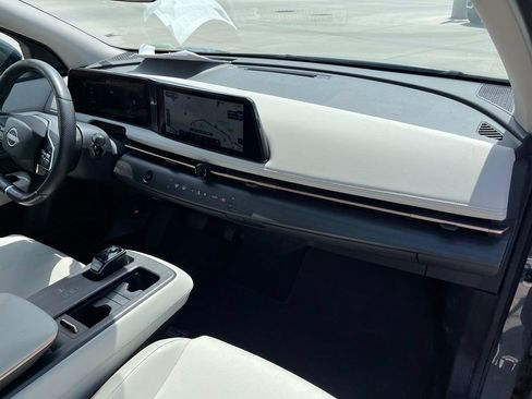 Used 2024 Nissan Ariya AWD image 15