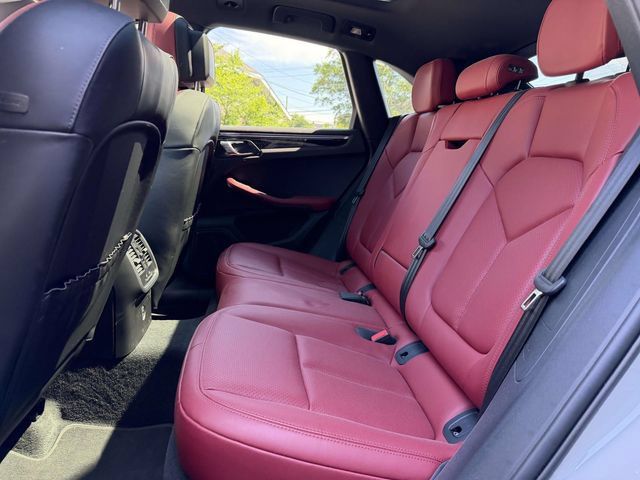 Certified 2024 Porsche Macan AWD/4WD image 13