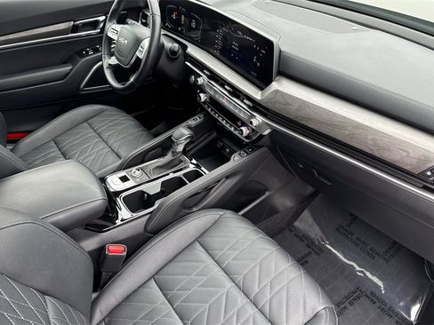 Used 2025 Kia Telluride AWD image 15