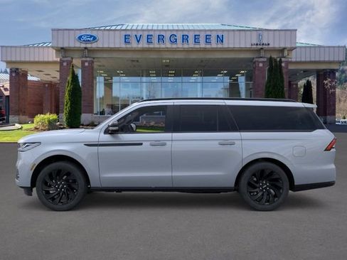 New 2026 Lincoln Navigator L Reserve AWD/4WD image 3