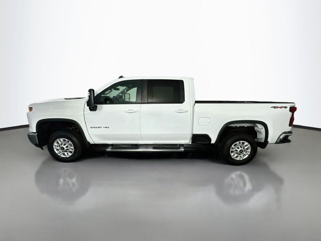 Used 2024 Chevrolet Silverado 2500 LT AWD/4WD image 4