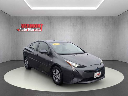 Used 2018 Toyota Prius Two image 1