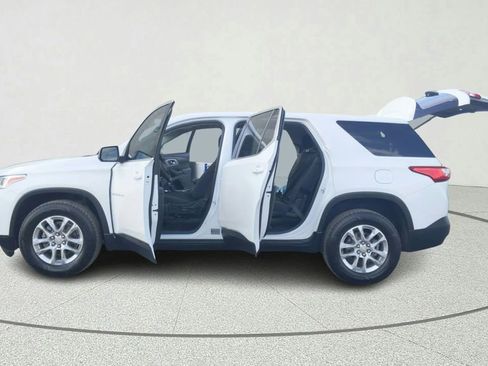 Used 2021 Chevrolet Traverse LS image 11