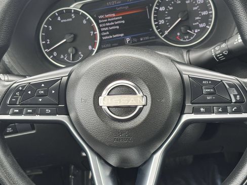 Used 2025 Nissan Sentra SV FWD image 22