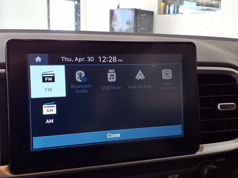 Used 2025 Hyundai Venue SEL FWD image 5