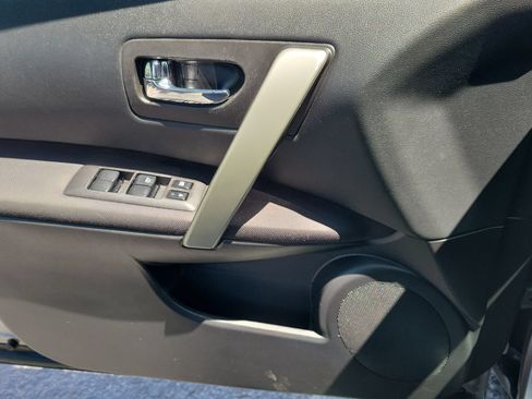 Used 2015 Nissan Rogue S FWD image 16