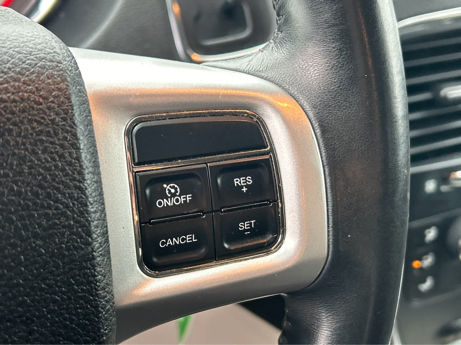 Used 2014 Dodge Grand Caravan SXT w/ UConnect Hands-Free Group FWD image 25