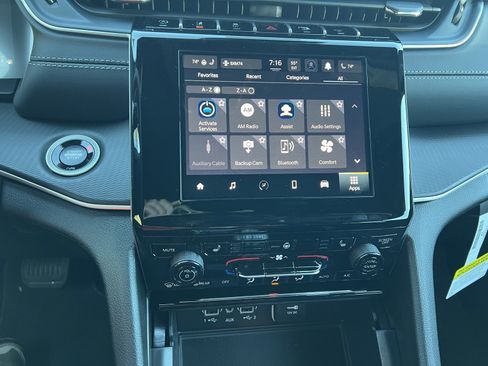 New 2025 Jeep Grand Cherokee 4WD image 18