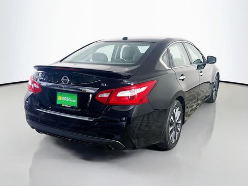 Used 2016 Nissan Altima 2.5 SL w/ Moonroof Package FWD image 10