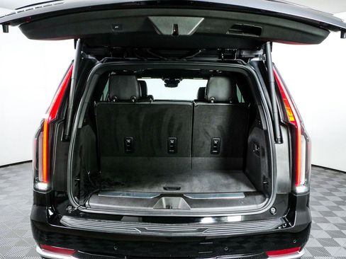 Used 2021 Cadillac Escalade Premium Luxury AWD/4WD image 32